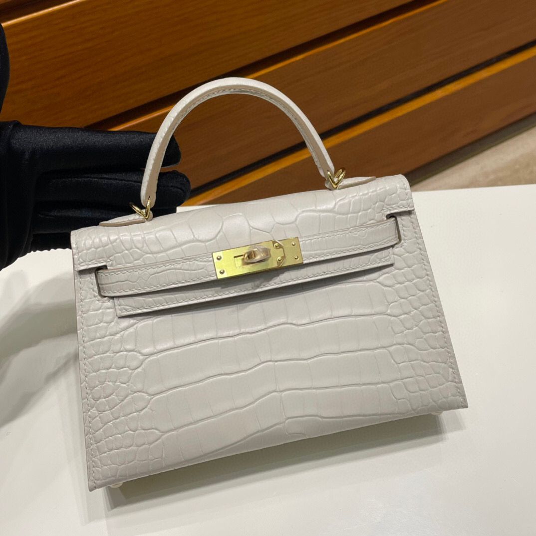 Hermès Kelly 28 Beton in Matte Niloticus, Gold hardware
