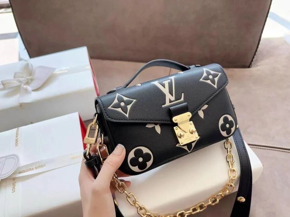 louis vuitton Pochette Métis East West