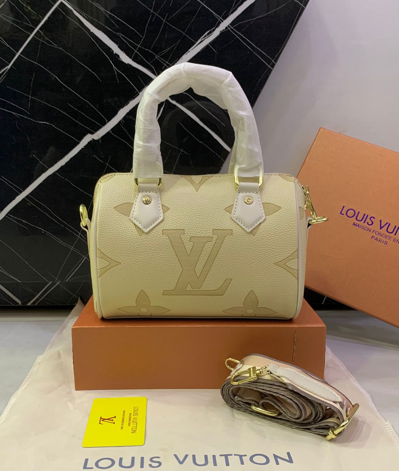 Loius Vuitton Speedy Bandoulière 20