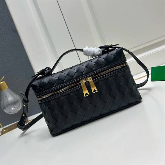 BOTTEGA VENETA Shoulder bag woman