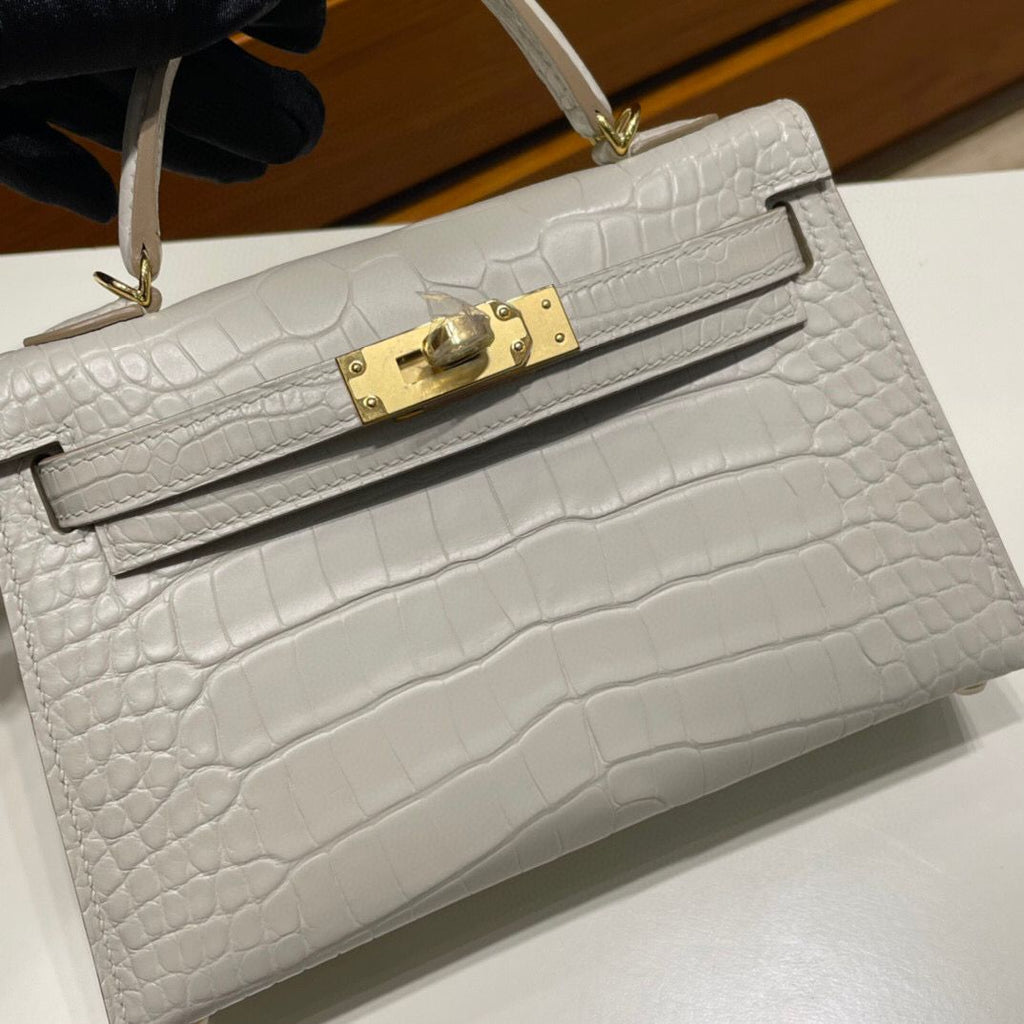 Hermès Kelly 28 Beton in Matte Niloticus, Gold hardware