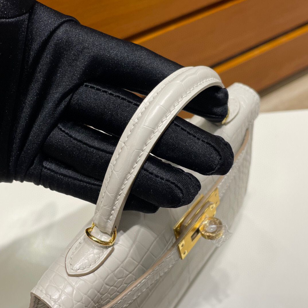 Hermès Kelly 28 Beton in Matte Niloticus, Gold hardware